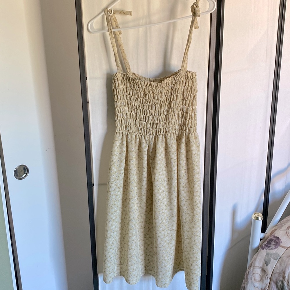 Floral Smocked Tie-Strap Midi Dress size Medium